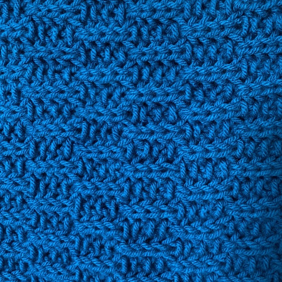 HANDMADE knitted cowl in blue - Picture 4 of 4